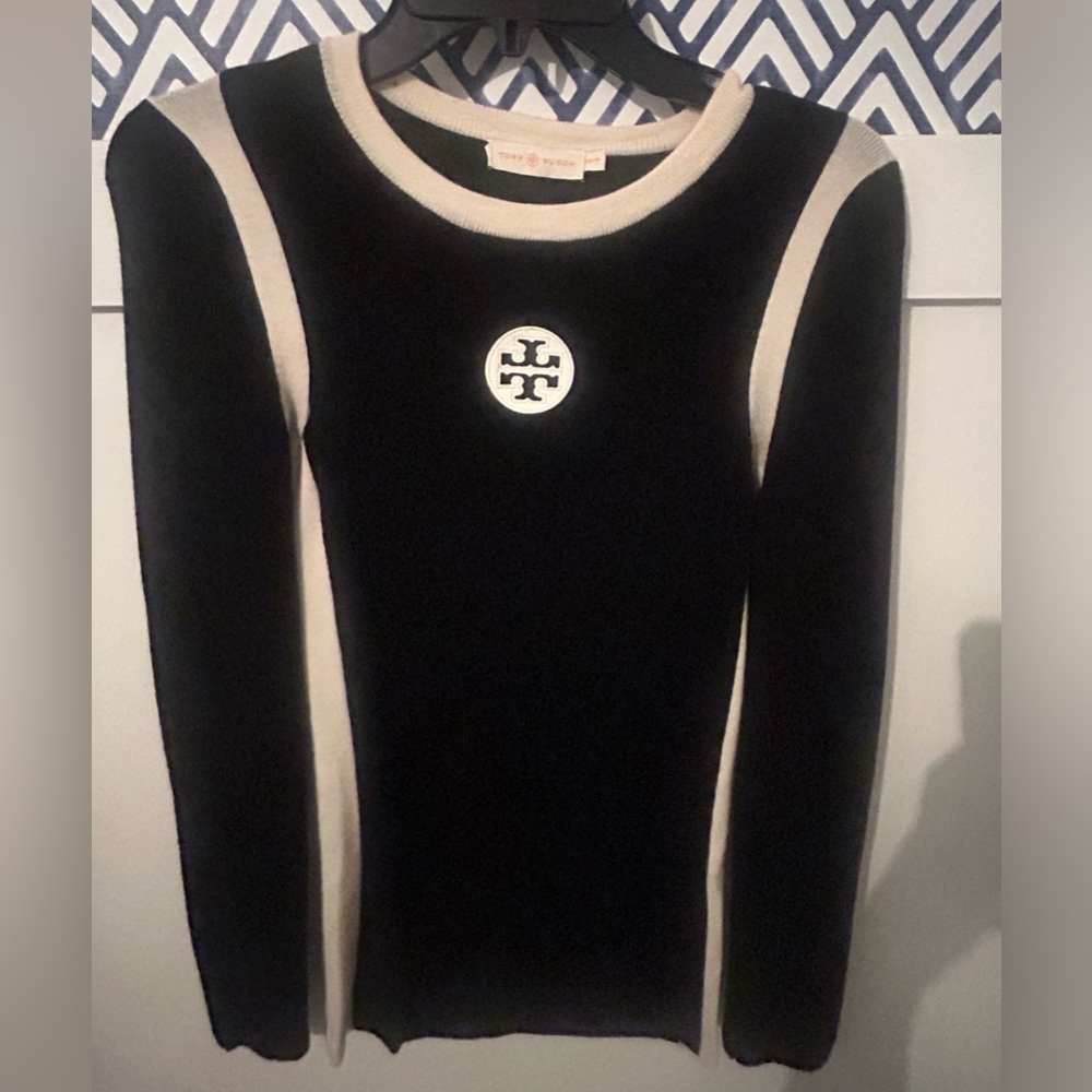 Women’s Tory Burch Sweater. Size xs